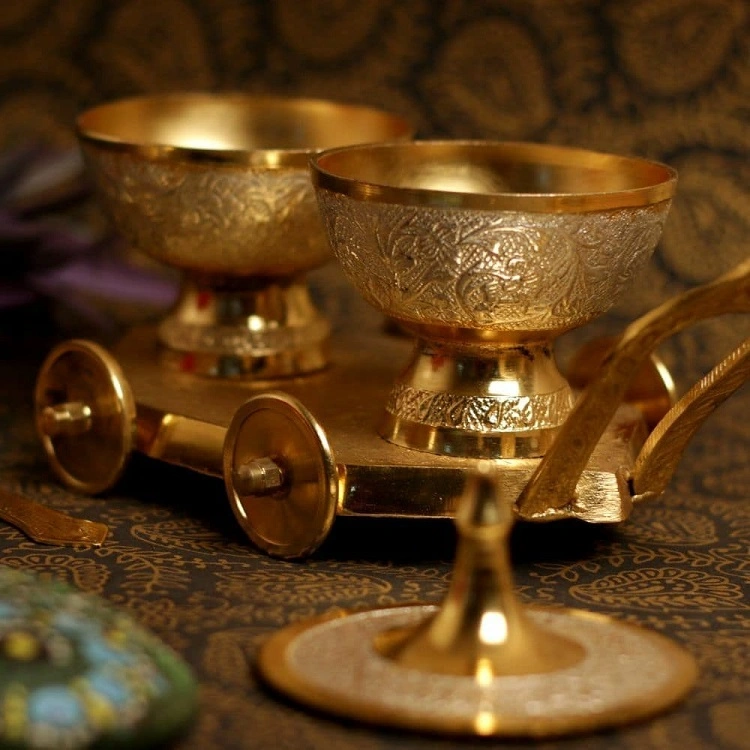 Contoh kerajinan kuningan cocok untuk dekorasi, Sumber: lamansh.in