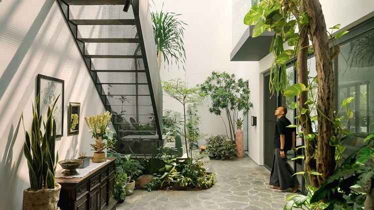 Dilengkapi dengan tanaman-tanaman hijau, Sumber: stackedhomes.com