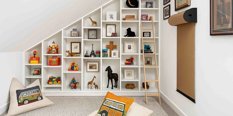 Ruang bawah tangga untuk tempat penyimpanan mainan anak, Sumber: wallyshardware.com
